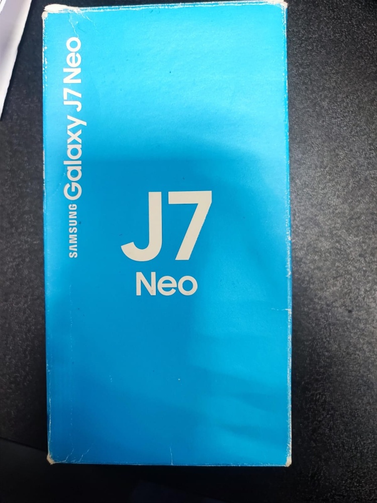 Смартфон Samsung J7 NEO