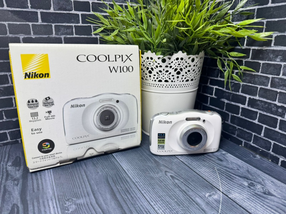 Фотоаппарат Nikon W100