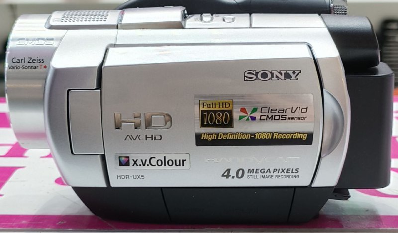 Видеокамера Sony HDR-UX5