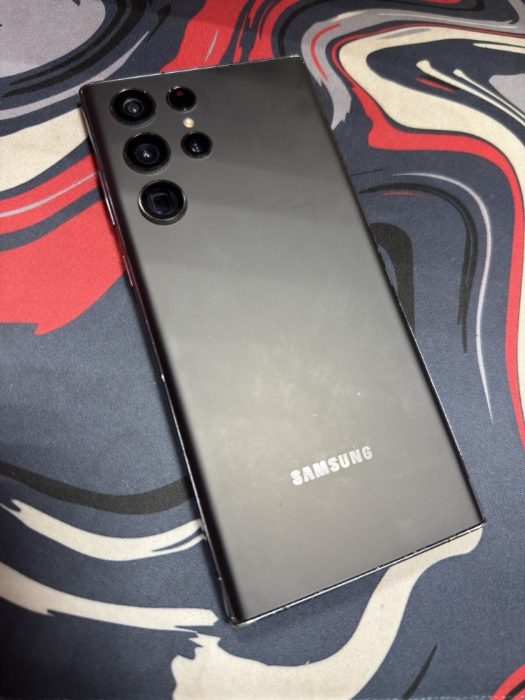 Смартфон Samsung S22 Ultra 12/256гб