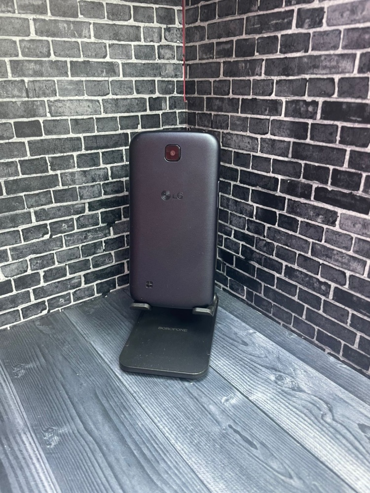 Мобильный телефон LG 8gb