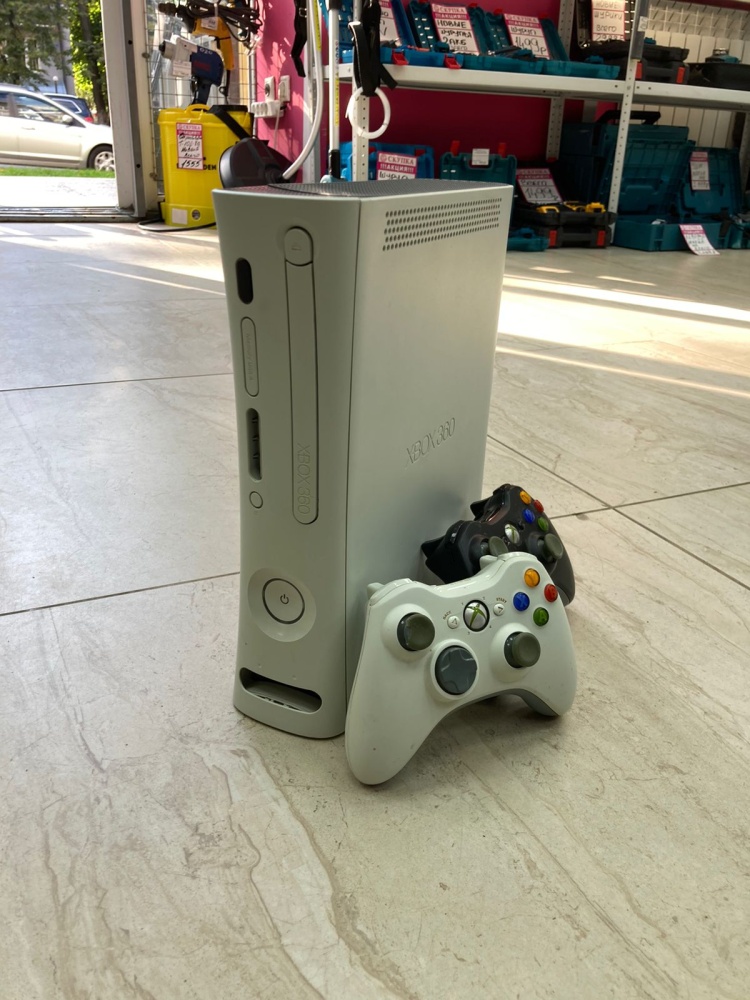 Игровая приставка XBOX 360
