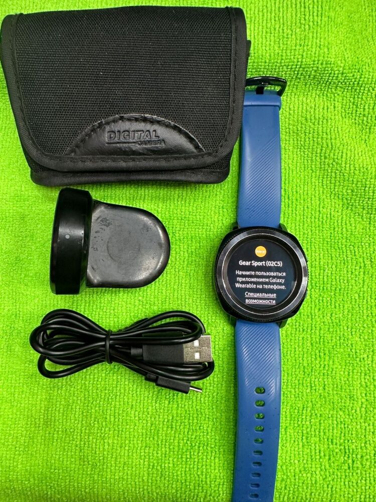 Смарт-часы Samsung Gear Sport