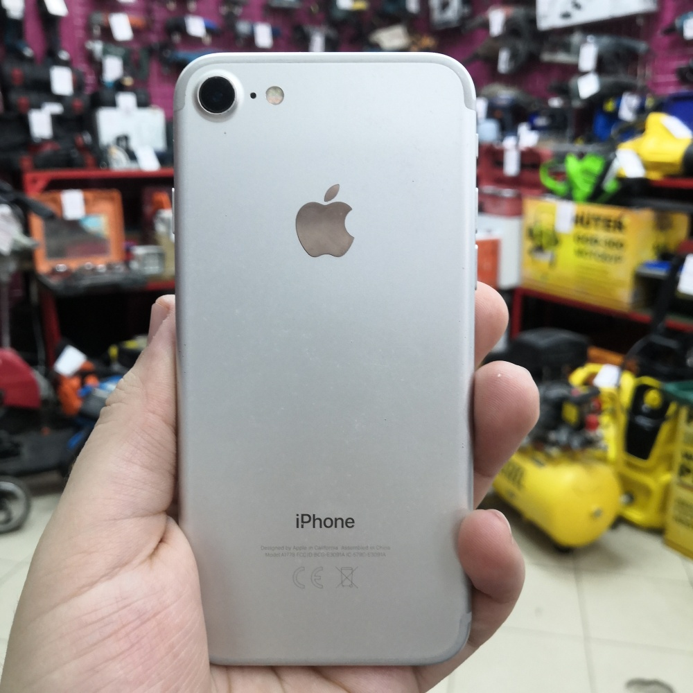 Смартфон iPhone 7 32Gb