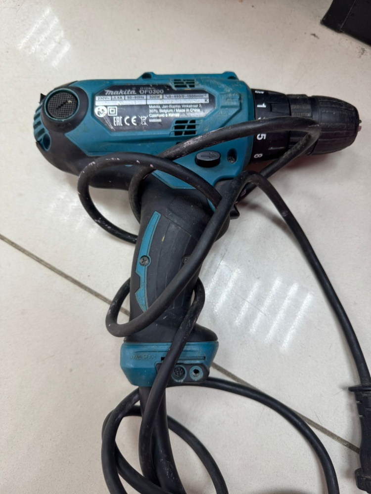 Шуруповерт MAKITA DF0300