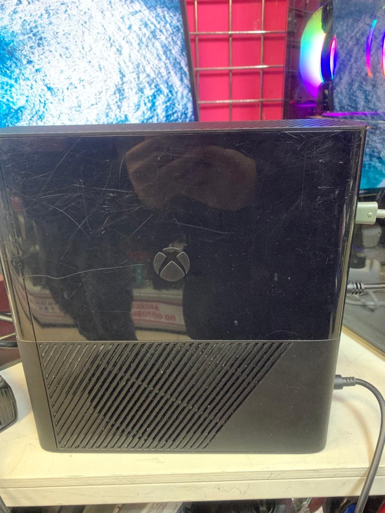 Игровая приставка XBOX 360