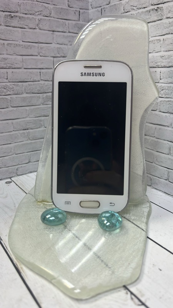 Смартфон Samsung GT-S7390