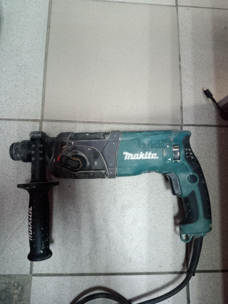 Перфоратор MAKITA HR2470F