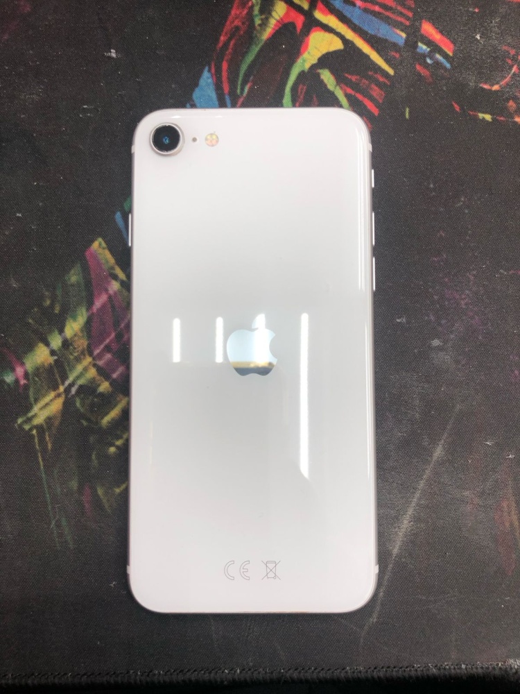 Смартфон iPhone SE 64