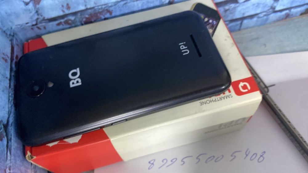 Мобильный телефон BQ