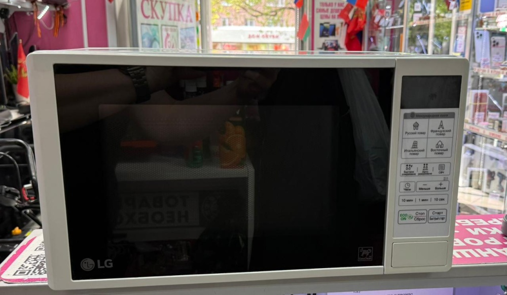 Микроволновя печь LG MS2042D