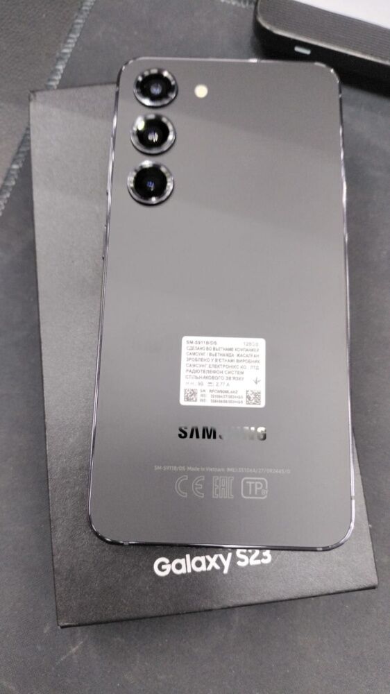 Смартфон Samsung S23 8/128