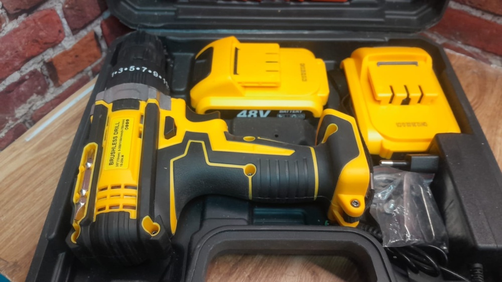 Шуруповерт DeWALT
