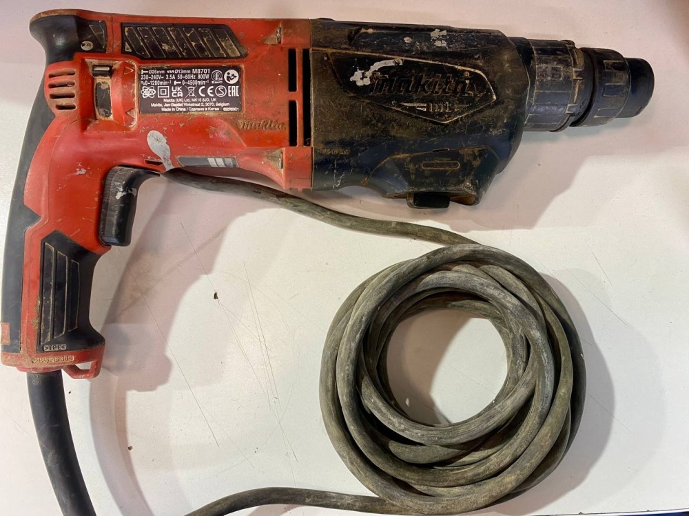 Перфоратор Makita M8701