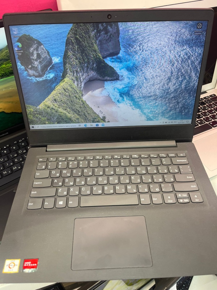 Ноутбук Lenovo V14-ADA