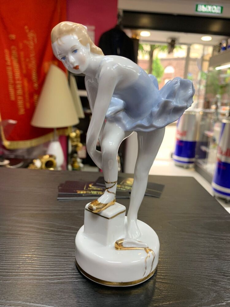 Фарфоровая статуэтка "Юная Балерина"  Дулево