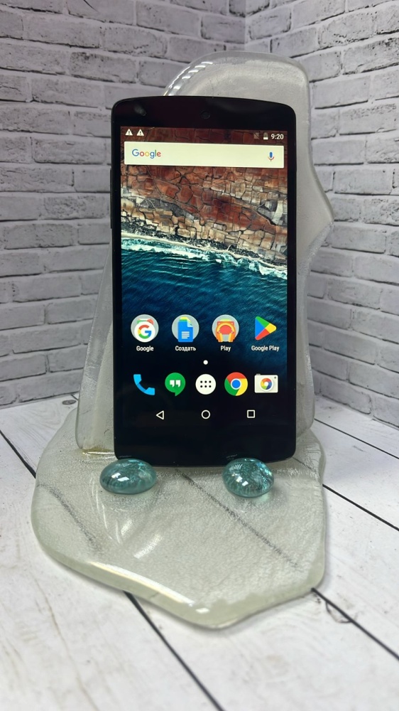 Мобильный телефон LG Nexus 5 2/16