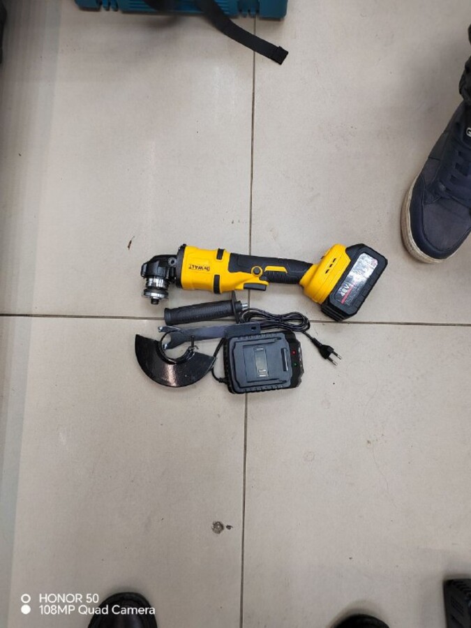 УШМ (Болгарка) DeWALT