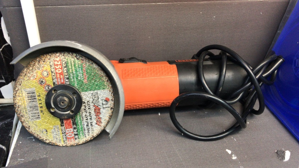 Шлифмашина Black+Decker