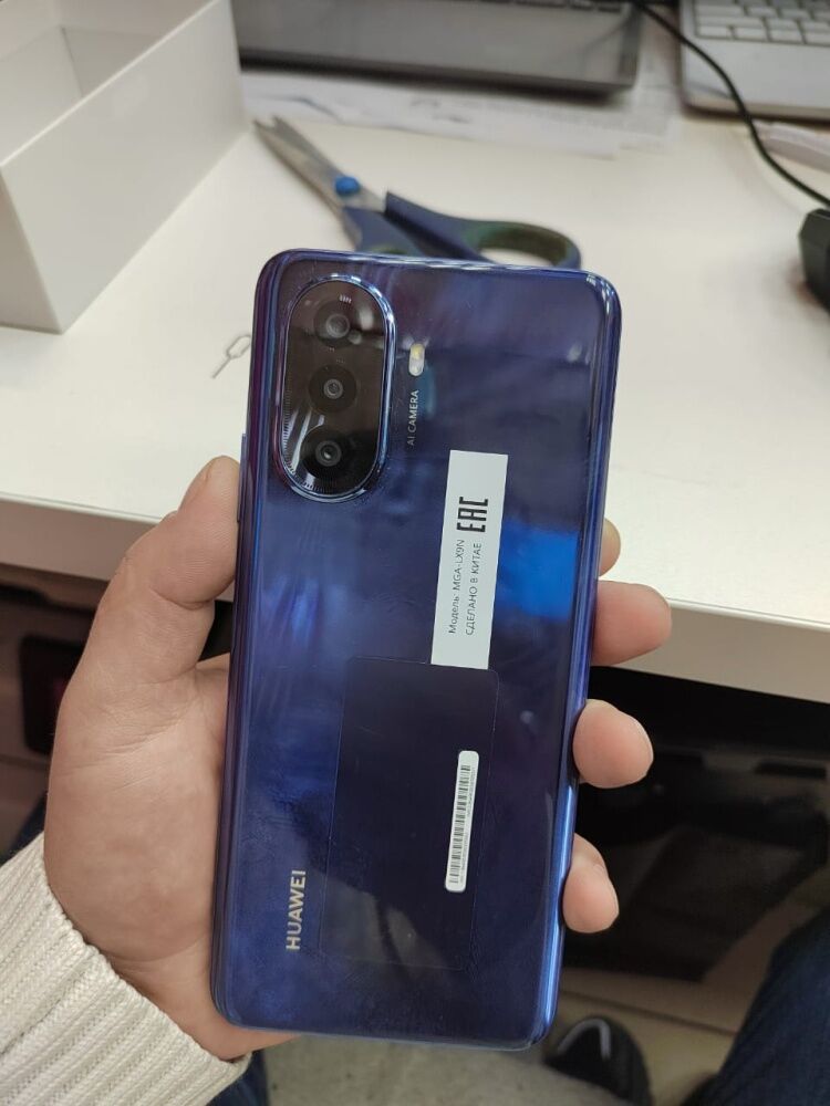 Смартфон Huawei Nova Y70 4\64