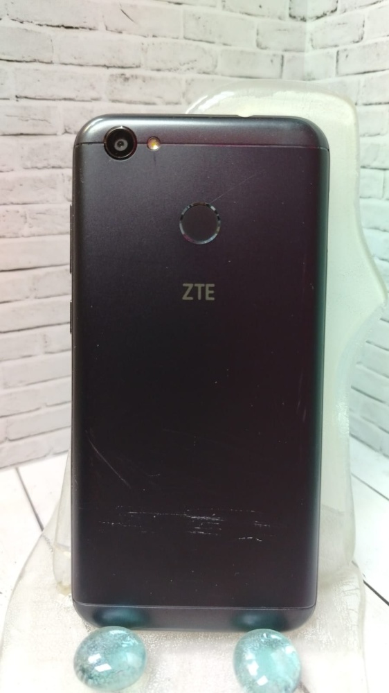 Мобильный телефон ZTE А6 3/32 Гб
