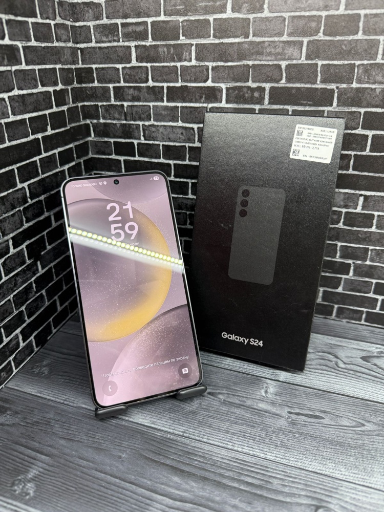 Смартфон Samsung S24 8-128