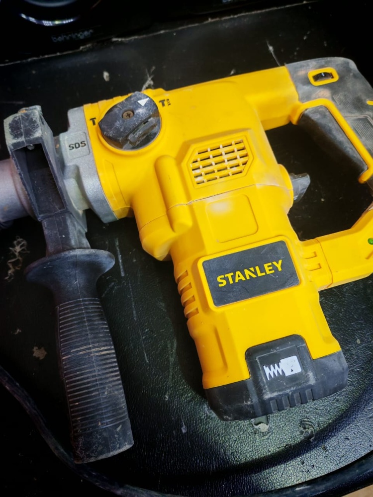 Перфоратор Stanley STR323