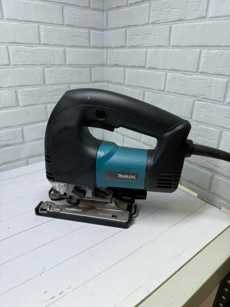Лобзик Makita 4340FCT