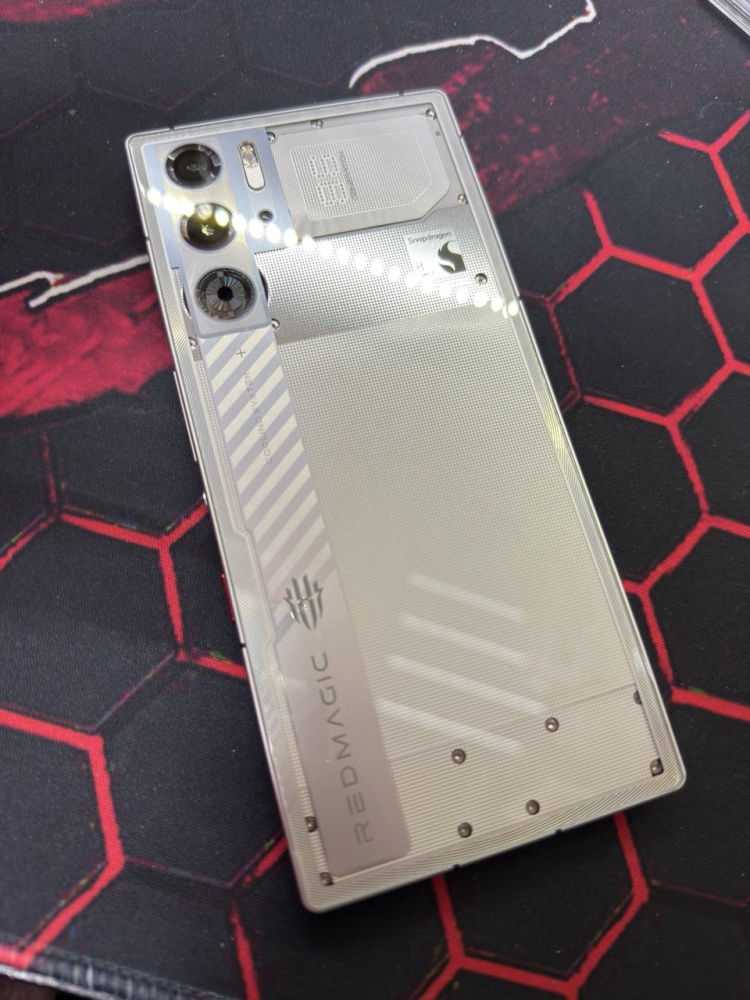 Мобильный телефон ZTE Nubia Red Magic 9S Pro 12/512гб