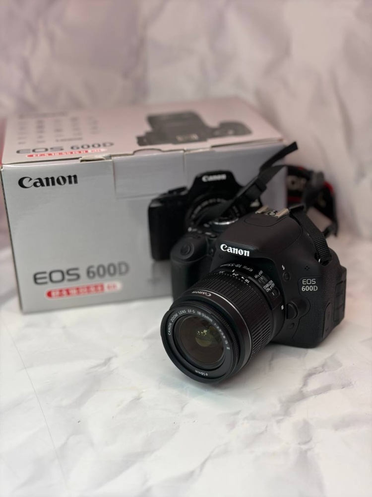 Фотоаппарат Canon EOS 600d