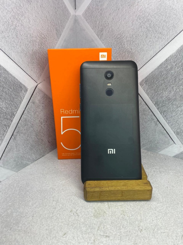 Смартфон Xiaomi Redmi 5+