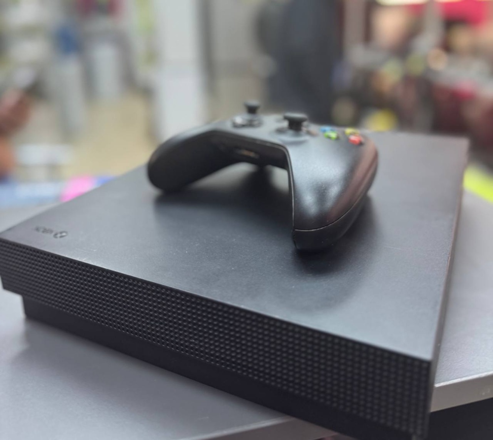 Игровая приставка XBOX ONE X 1tb