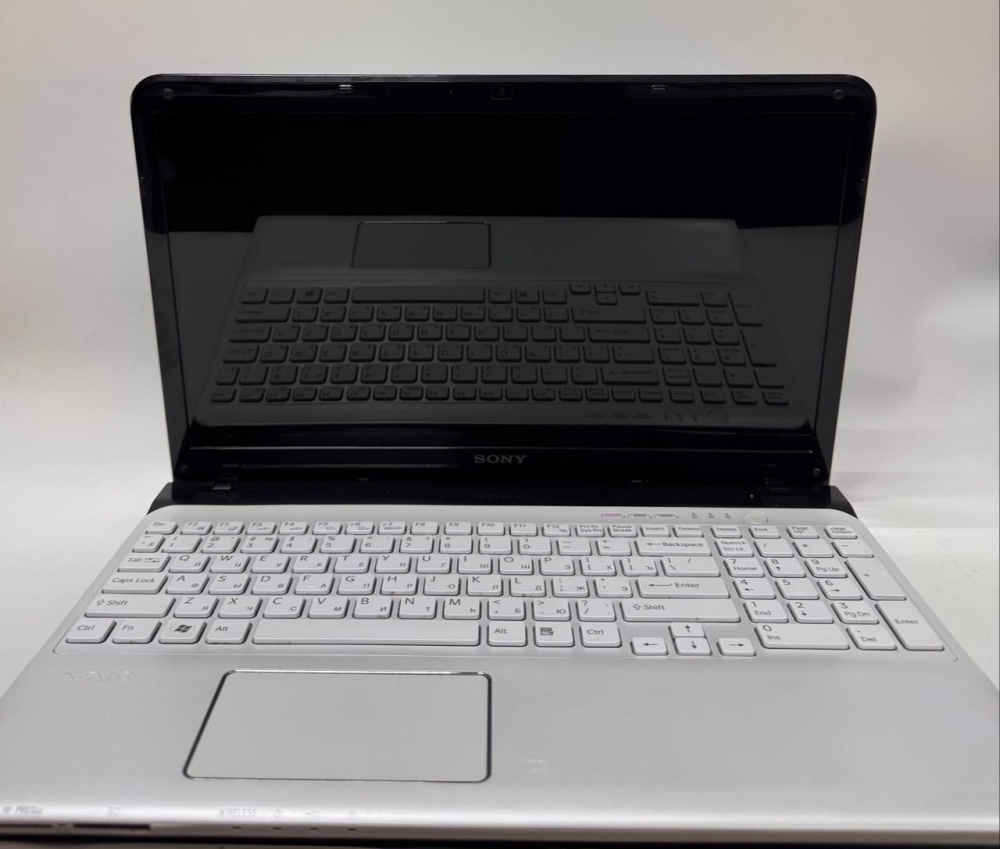 Ноутбук Sony Vaio SVE151D11V