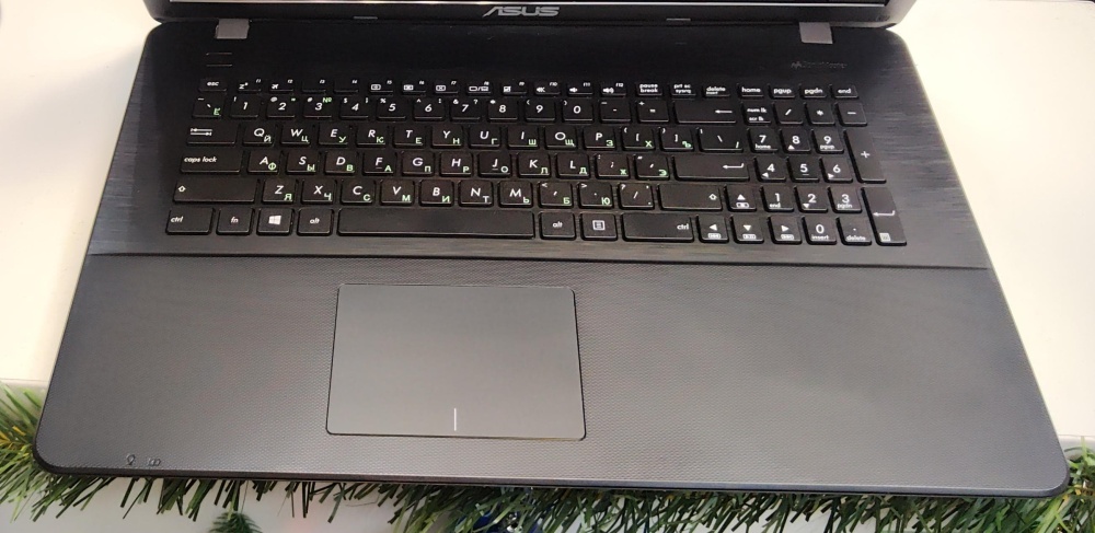 17.3" Ноутбук ASUS 4*2.5/4/1Tb/1
