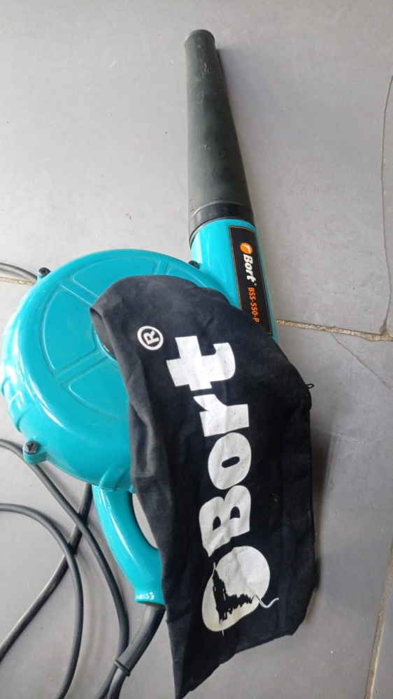 Воздуходув BORT BSS 550R