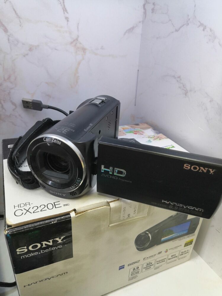 Видеокамера Sony cx220e