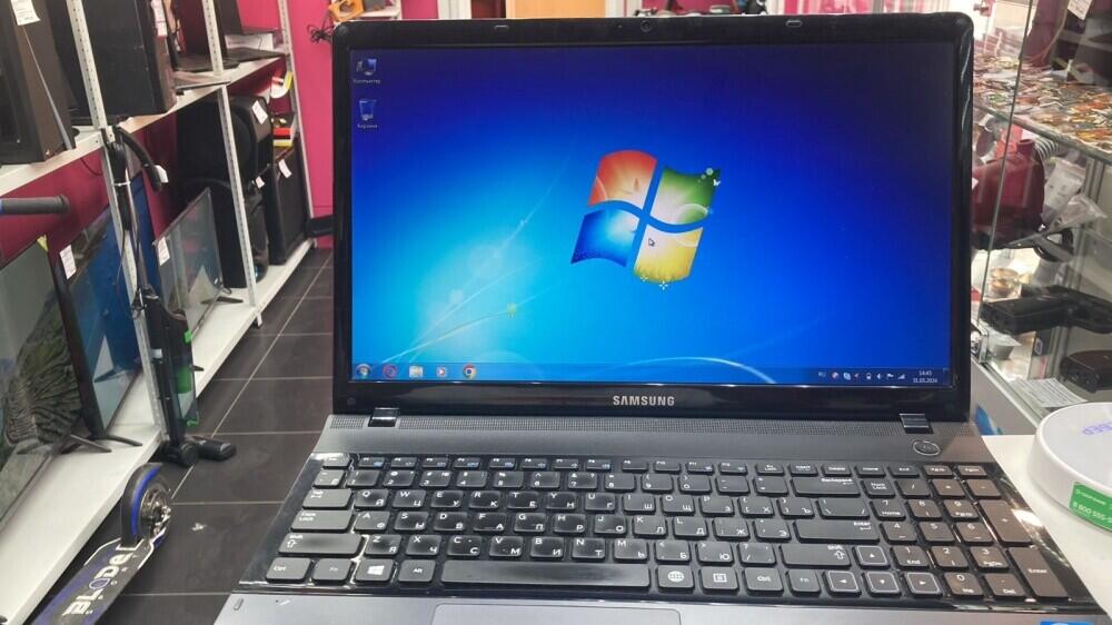Ноутбук Samsung np300e5c