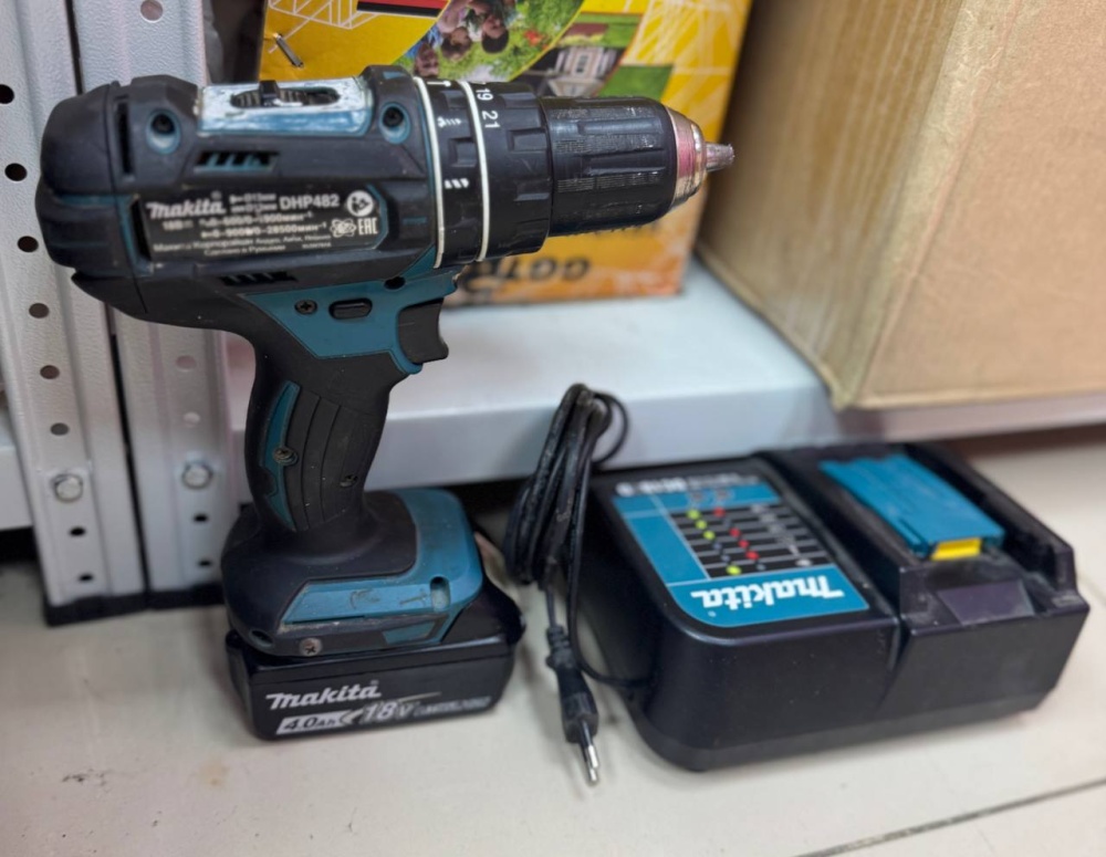 Шуруповерт Makita dhp482