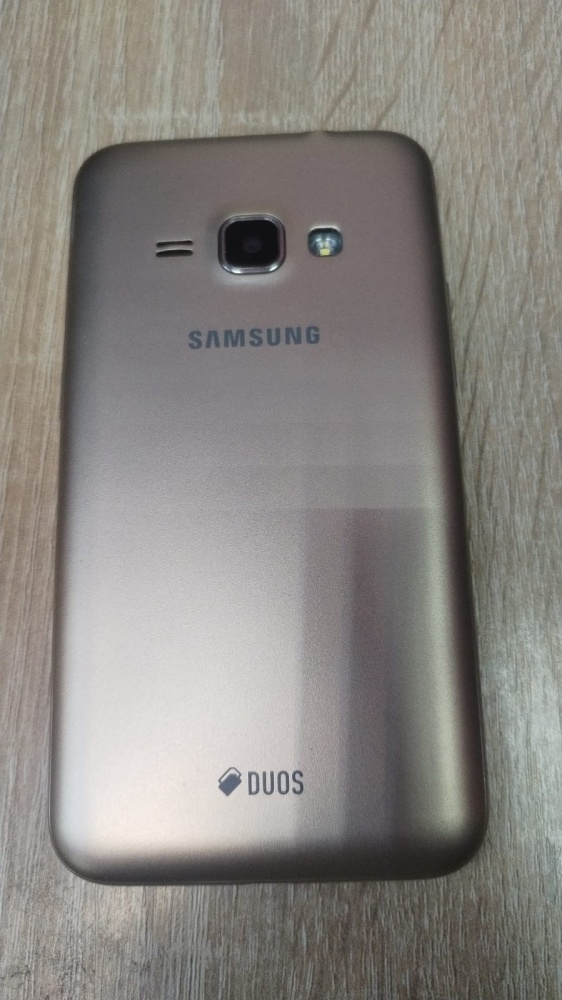 Смартфон Samsung J1 2016