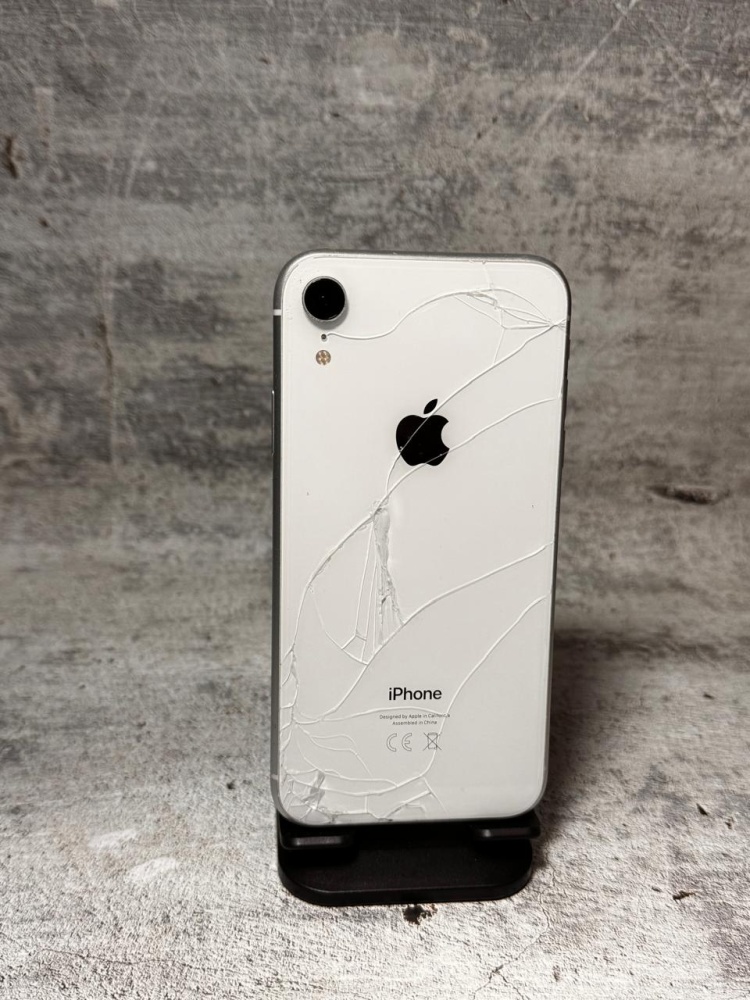 Смартфон iPhone XR 64 Gb 81%