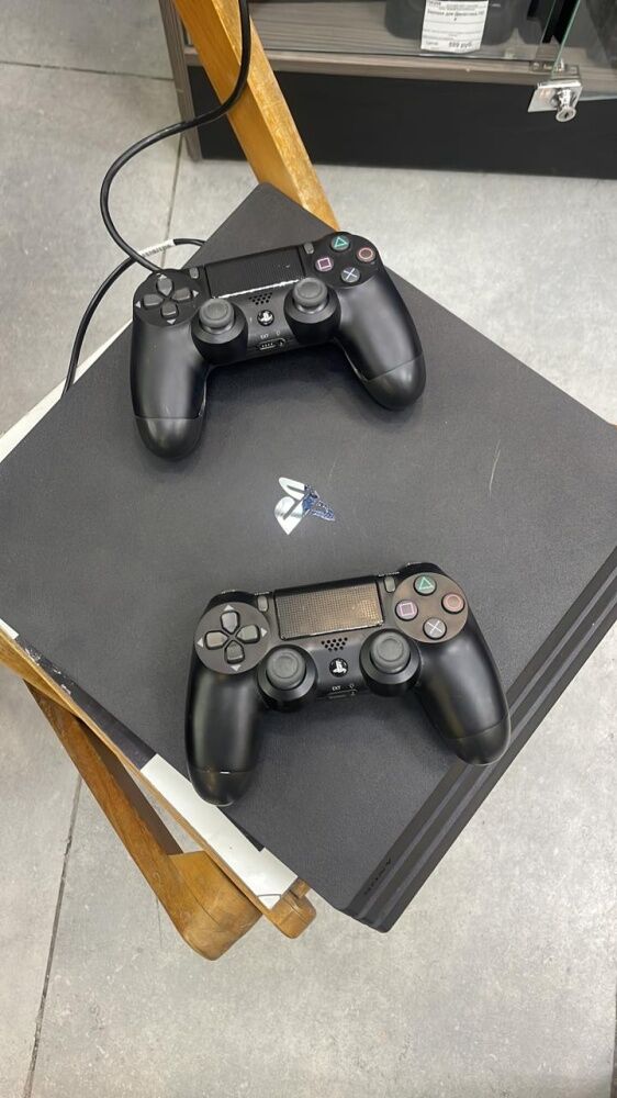 Игровая приставка Sony PlayStation 4 PRO -1
