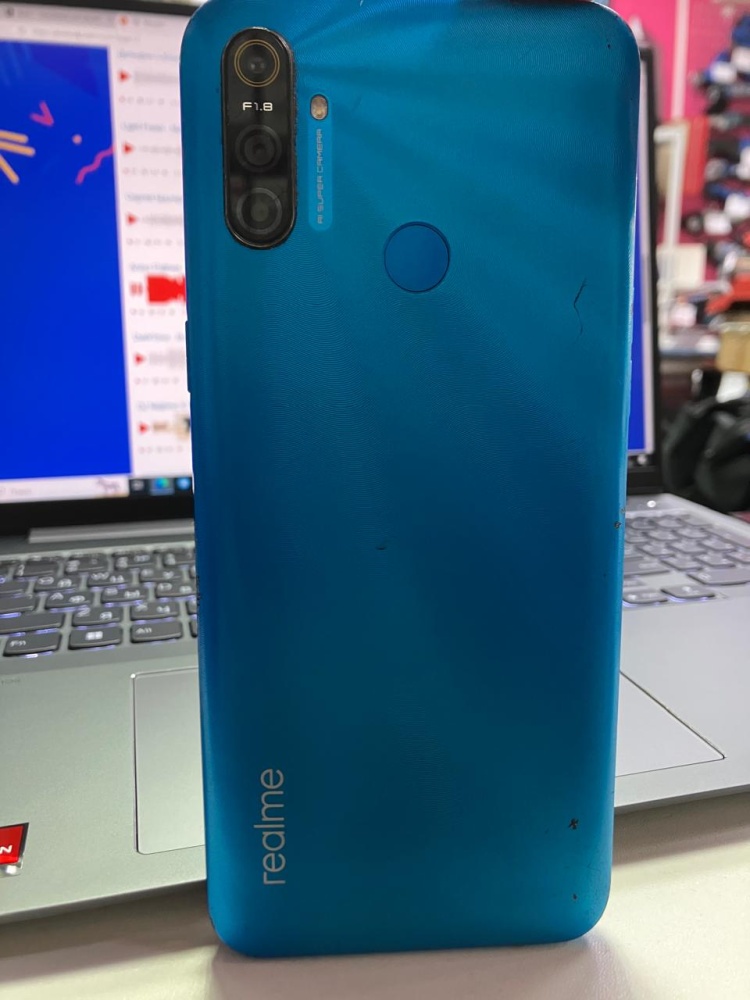 Смартфон Realme 3 3/32