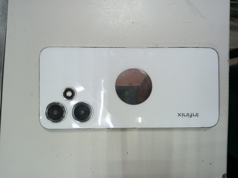 Мобильный телефон Infinix HOT 30 PLAY