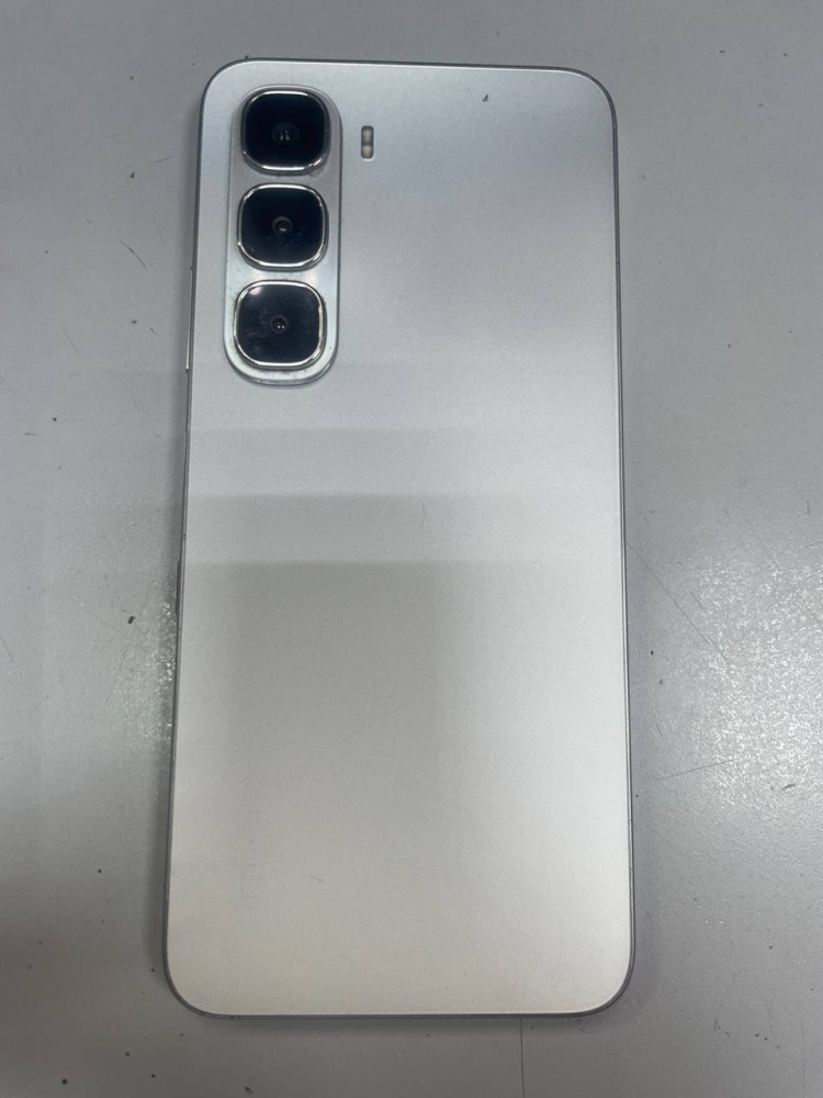 Мобильный телефон Infinix HOT 60i 4/128