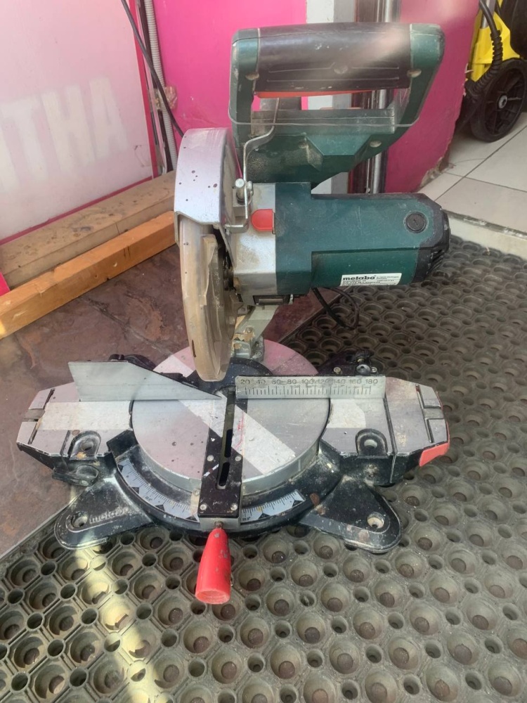 Торцовочная пила METABO 216