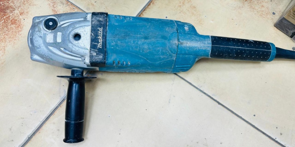 УШМ (Болгарка) Makita ga9020
