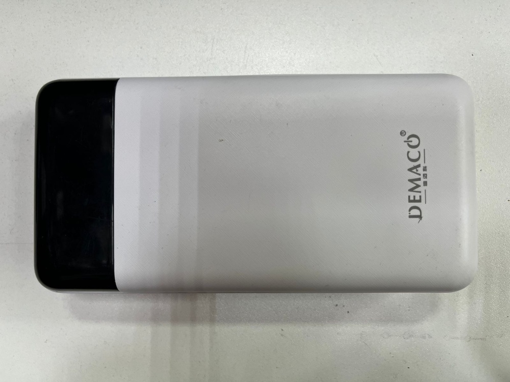 Powerbank внешний аккумулятор Demaco 30000