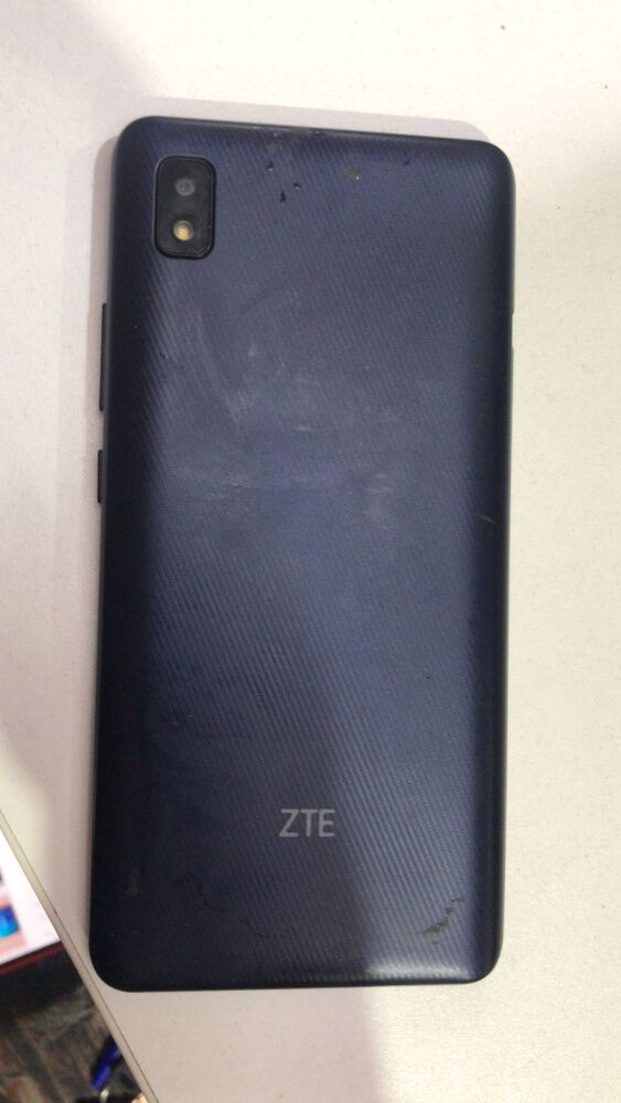 Мобильный телефон ZTE blade L210
