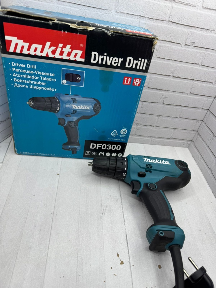 Шуруповерт Makita DF0300