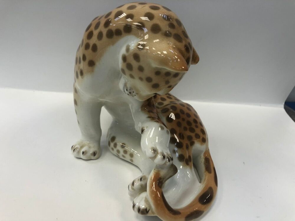 Фарфор статуэтка Леопард